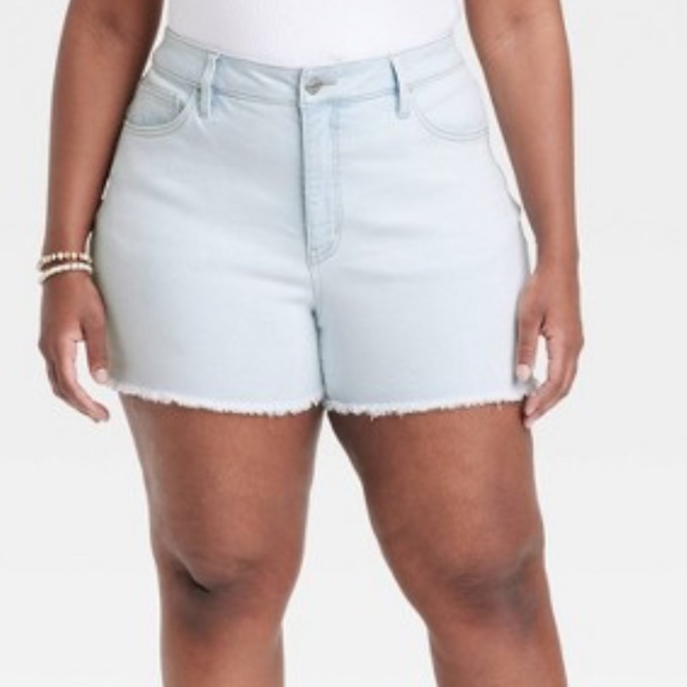 NWT AVA & VIV Plus Size High Rise Midi Shorts Grunge Raw Hem Light Wash SZ 26